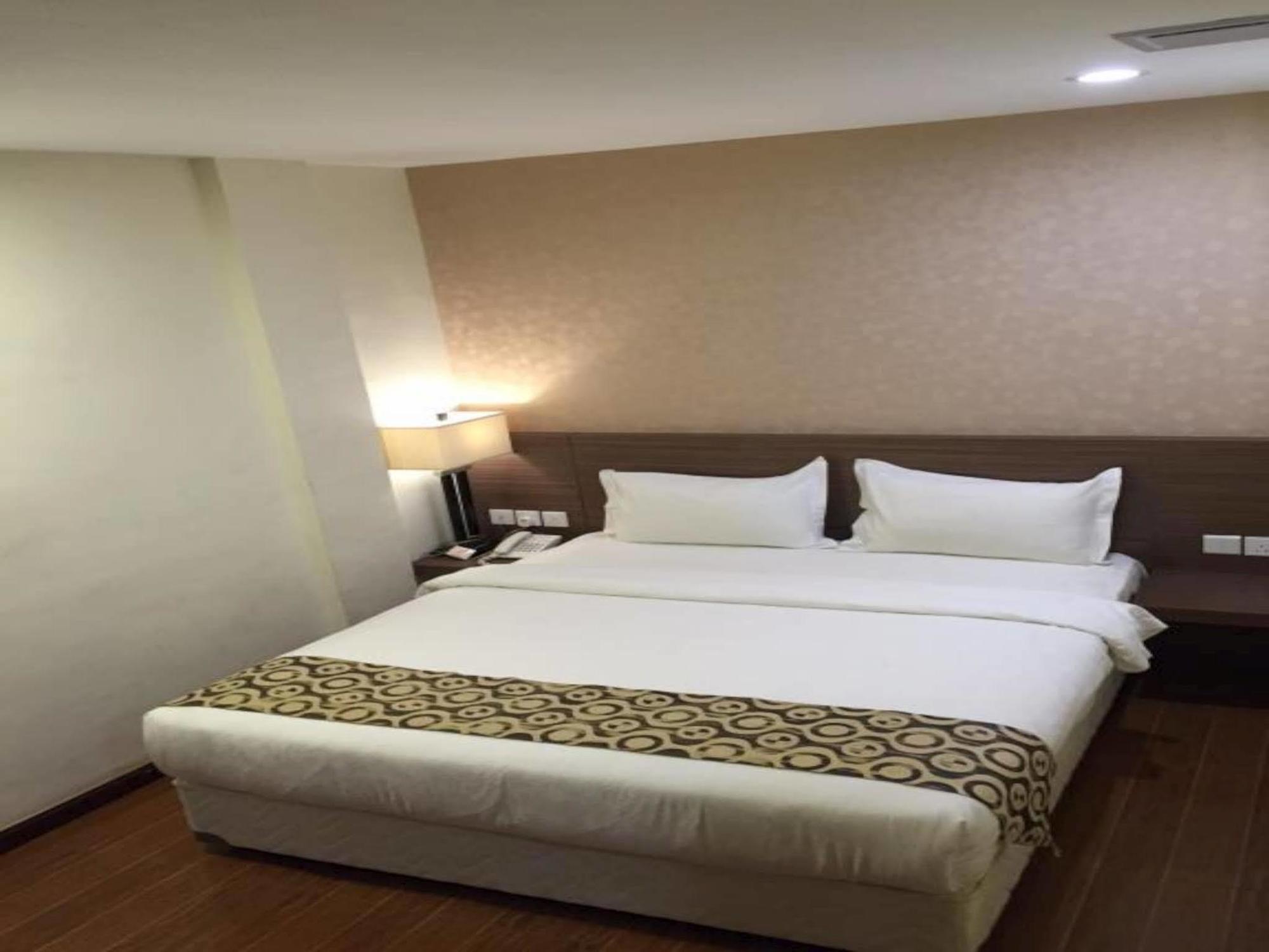 Hana Hotel Batam Exteriör bild